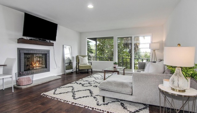 Downtown Kirkland - Modern 3rd Street Retreat