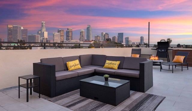 Downtown LA-Rooftop Deck w/Views Near Staples