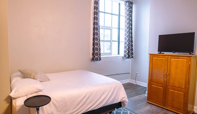 Downtown Lafayette Queen Suiten