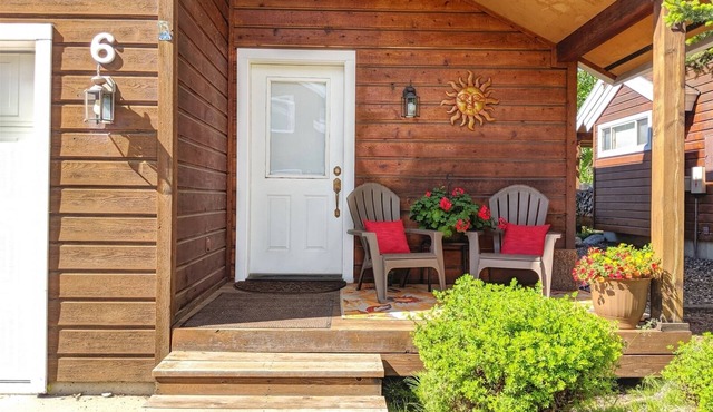 Downtown Lakeview Villa Townhome: Walk to Lake and Downtown, Lakeview Balcony