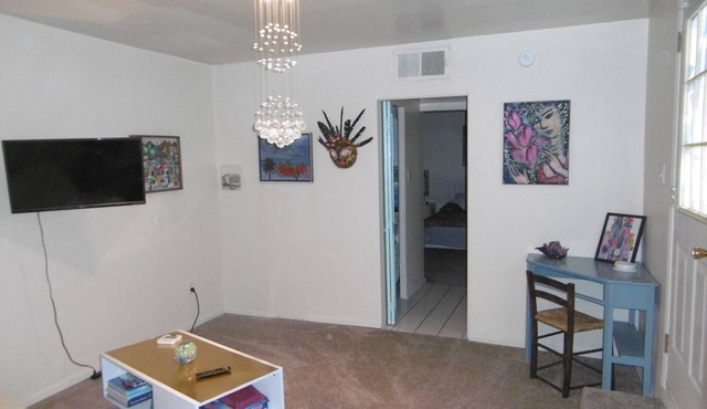 Downtown Las Cruses Apartment with Fine Art Collection