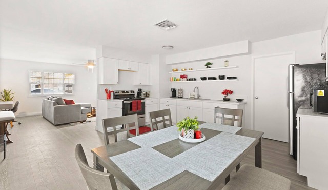 Downtown Las Vegas 7BR 4BA 11 Bed 3000 sf + Outdoor Space Fremont St Arts Dist