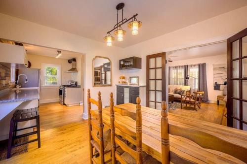 Downtown Lawrence University - Edge of Campus Perfect for Families