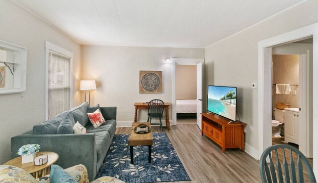 Downtown Libertyville Apt Near Naval Base