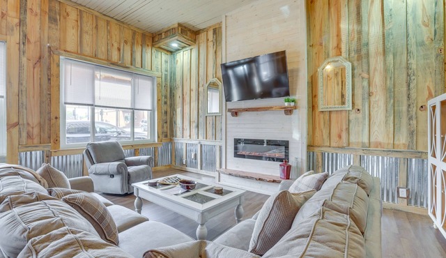 Downtown Lineville Vacation Rental ~ 10 Mi to Lake
