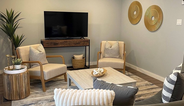 Downtown Living: Modern Renovated Townhome Escape