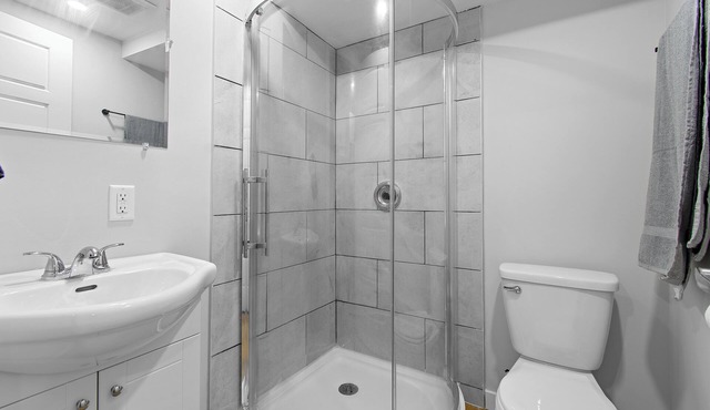 downtown location brand new unit#1