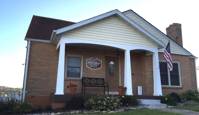 Downtown Location, Door to Door Private Shuttle, Great View, & Free Breakfasts