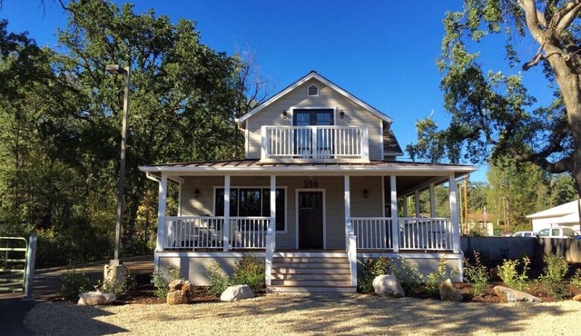 Downtown Location, Uptown Elegance! Re-Modeled “Murphys Original School House"