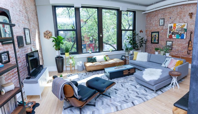 Downtown Loft, 2BR, 1BA, 4BDs, Free Pkg, WiFi, AC, STR26-1315