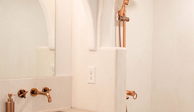 Downtown Loft Apartment within Walking Distance to Everything!