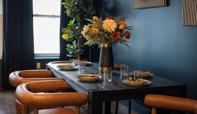 Downtown Loft in the HEART of Music City. Closet to Broadway & Printers Alley