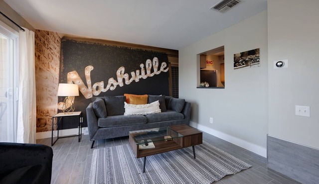 Downtown Loft w/Pool |Near Honky Tonks-Riverfront