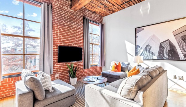 Downtown Loft w W/D & Parking for Long Stays