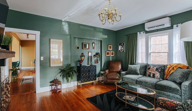 Downtown Luxe: Luxury Vintage + Downtown