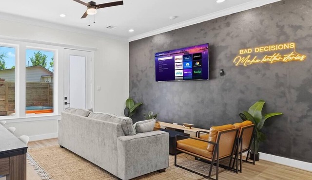 Downtown Luxe Retreat: Pool, Patio, Games & Grill