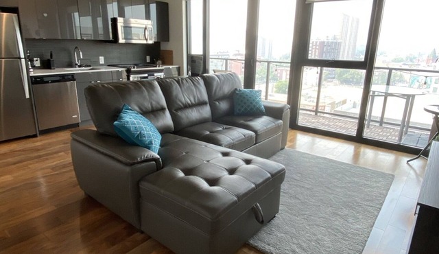 Downtown luxury 1 bedroom sleeps 3 wifi and laundry