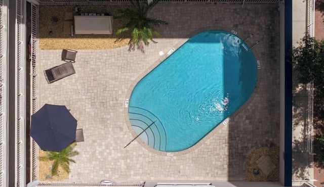 Downtown Luxury 2/2 Condo, Pool!
