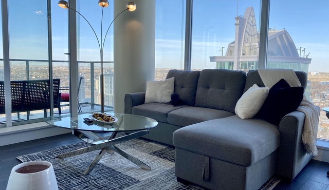Downtown Luxury Condo in Tallest Calgary Building 35 floor