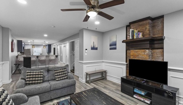 Downtown Luxury | Free Parking | Steps to DuPont