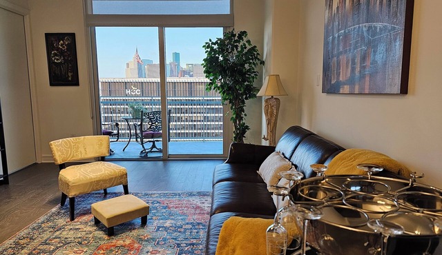 Downtown Luxury High-Rise Retreat: Panoramic City Views & Modern Amenities
