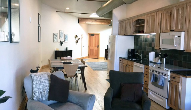 Downtown Luxury Loft- Enjoy the Mountains in the Heart of Downtown Estes Park