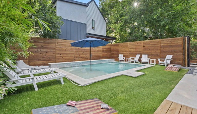 Downtown Luxury Oasis - Heated Pool - 5 Bedrooms