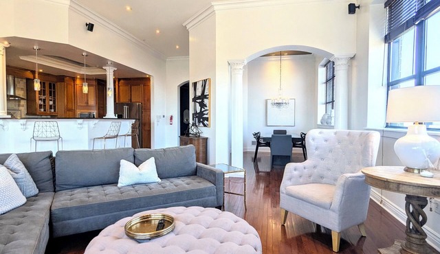 Downtown Luxury Penthouse Getaway - Walkable, Private Parking