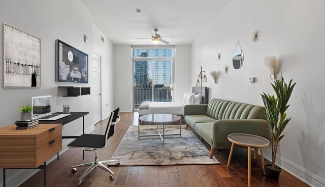 Downtown | Luxury Studio Apt. | Pool | Gym | Great Views