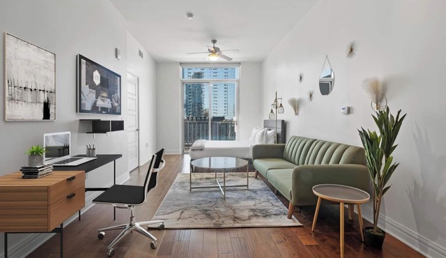 Downtown | Luxury Studio Apt. | Pool | Gym | Great Views