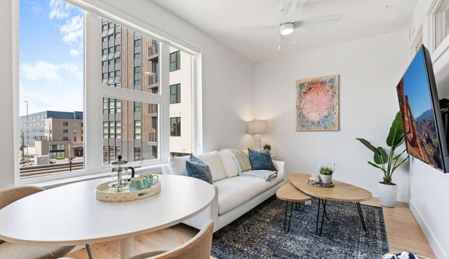 Downtown Luxury 1BD- Pool/Spa/Bowl/Golf/Gym/Parkng