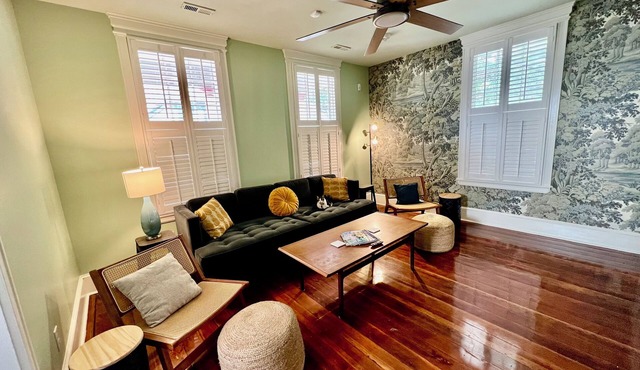 Downtown Macon Cottage Walking Distance to Dining & Music Venues. 2 King Beds.