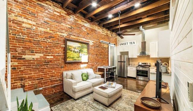 Downtown Main St Gem -Studio/Loft 5