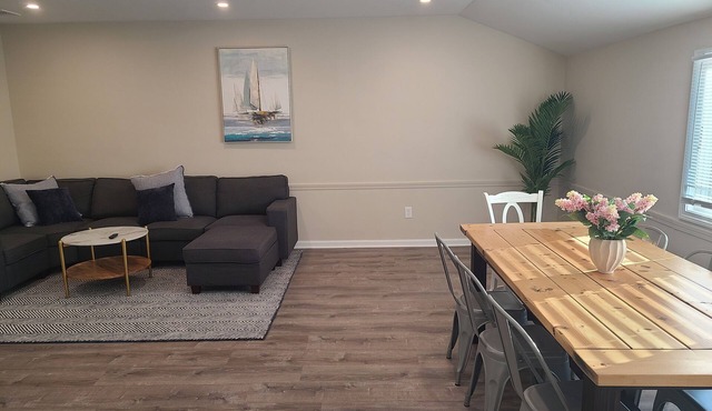 Downtown Marblehead 2brm/1.5bath w/deck