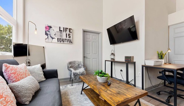 Downtown McCormick &. Museums 2bd/2ba +gym&rooftop