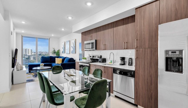 Downtown Miami 3BR | Pool + Free Parking