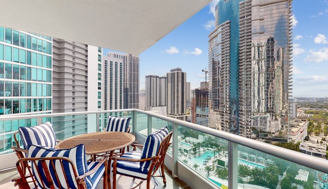 Downtown Miami - Luxury 2 Bdrm/3.5 Bath condo with Amazing Bay Views.