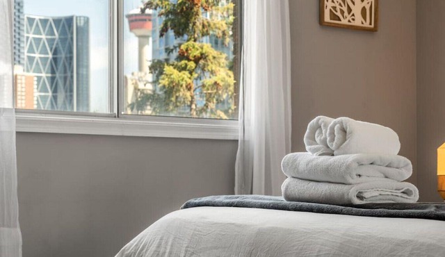 Downtown » Mins to 17 Ave » Free Parking » Netflix