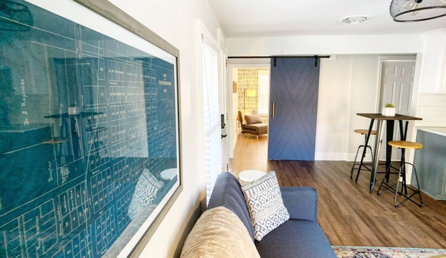 Downtown Modern 2BR step from dining and shopping