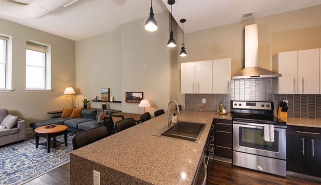 Downtown Modern 2BR Loft Apartment | Sleeps 8-9