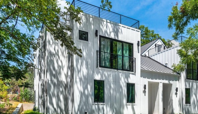 Downtown Modern Home Surrounded in Lush Greenery