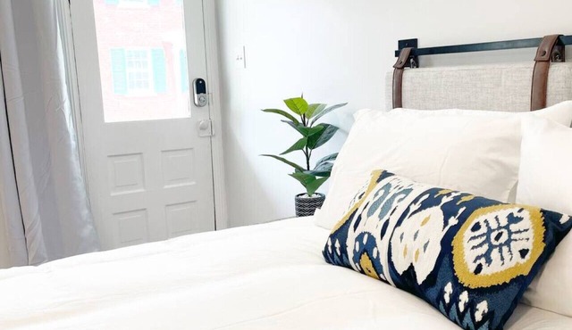 Downtown Modern Studio apartment | History & Dining steps away