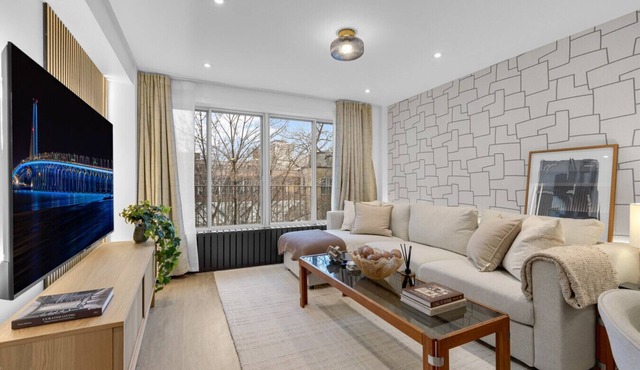 Downtown Montreal Galerie W/Balcony | 1BR King Bed, Sofa Bed, Parking, TV & Gym