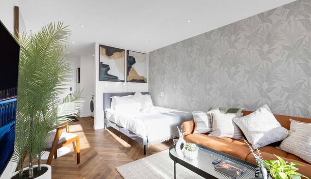 Downtown Montreal Speakeasy 503 | Balcony, Queen Bed, Sofa Bed, Parking & 65` TV