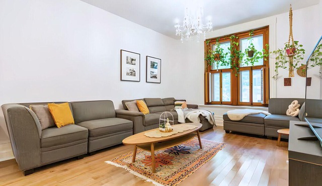 Downtown Montreal Victorian house, Walk Everywhere