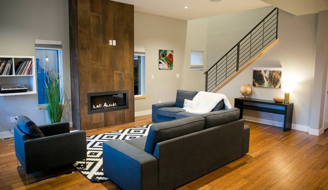 Downtown Mountain Views Craftsman Stunner 5 bd/4b