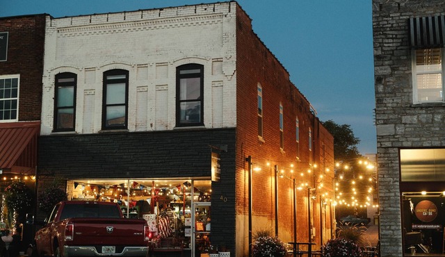 Downtown Murphy Loft Apartment - Now PET Friendly