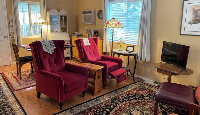 DOWNTOWN MURPHYS, HALF BLOCK TO MAIN ST