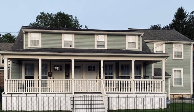 Downtown Mystic - Off-street Parking; Free On-Site Laundry