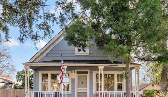 Downtown Napa HOT TUB Retreat - 3 Bed l 2 bath